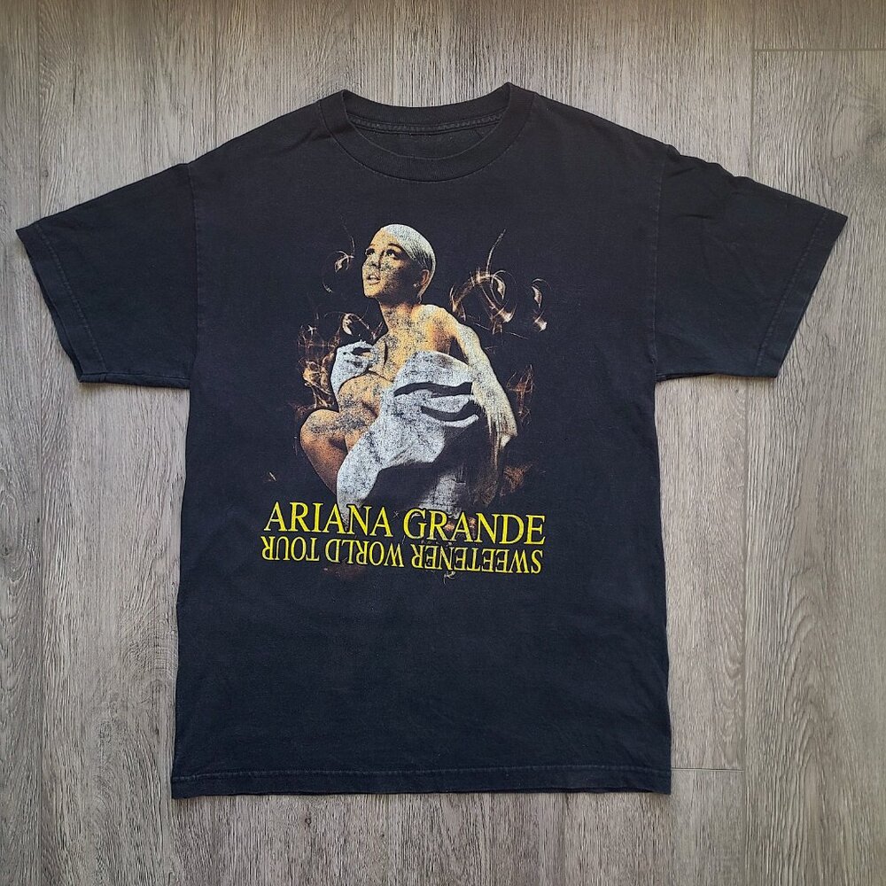 Ariana Grande Sweetener world tour black t-shirt S/M